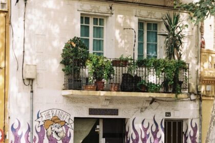 a building with graffiti on it