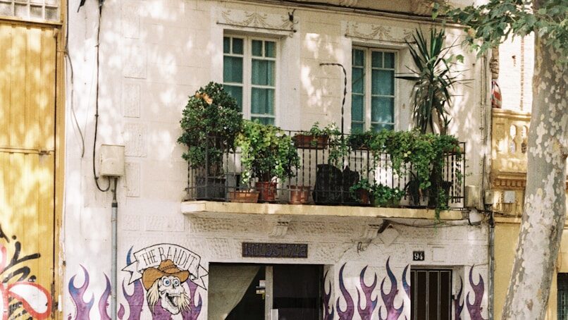 a building with graffiti on it